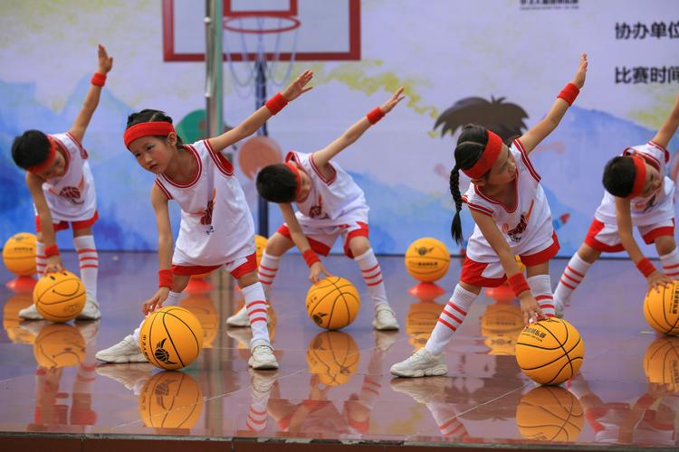篮球比赛视频小学生